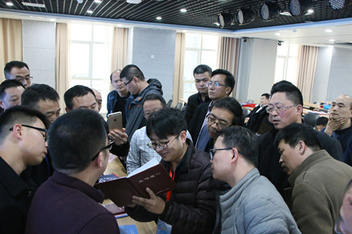 1554777884448561.jpg 图10-1 现场答疑解惑.JPG