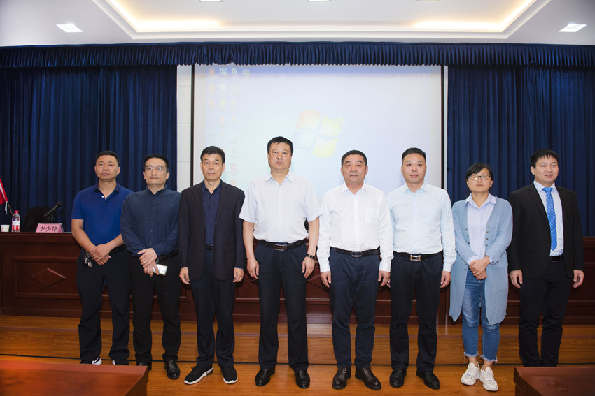 1568704861390985.jpg 会场合影_副本.jpg