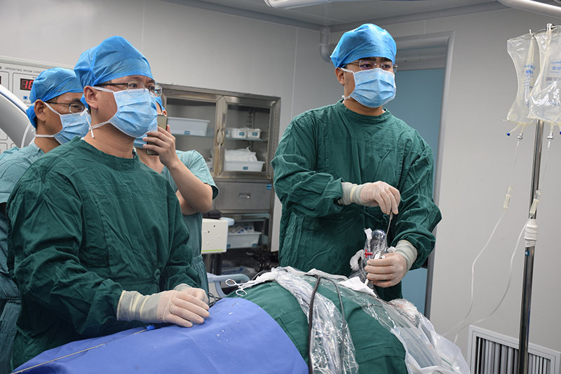 1573883989155749.jpg 手术中 (3).JPG