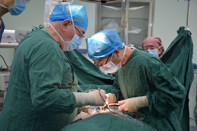 1573883996589140.jpg 手术中 (1).JPG